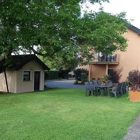 With 5 Bedrooms Nimshuscheid