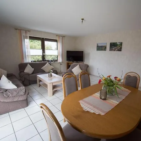 With 5 Bedrooms Holiday home Nimshuscheid
