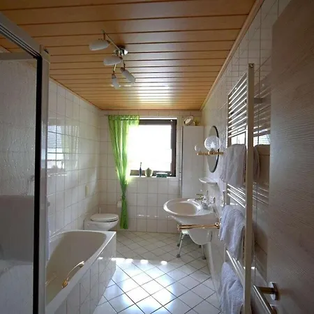 With 5 Bedrooms * Nimshuscheid
